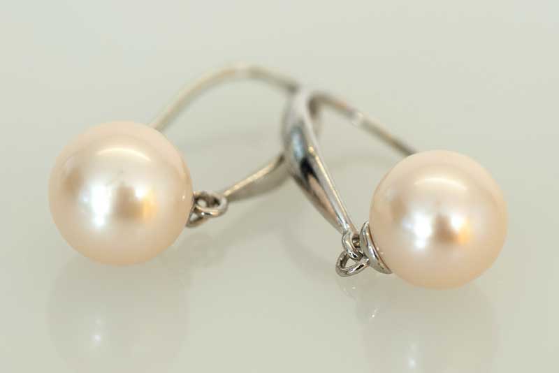 Classic loop round Pearl earrings