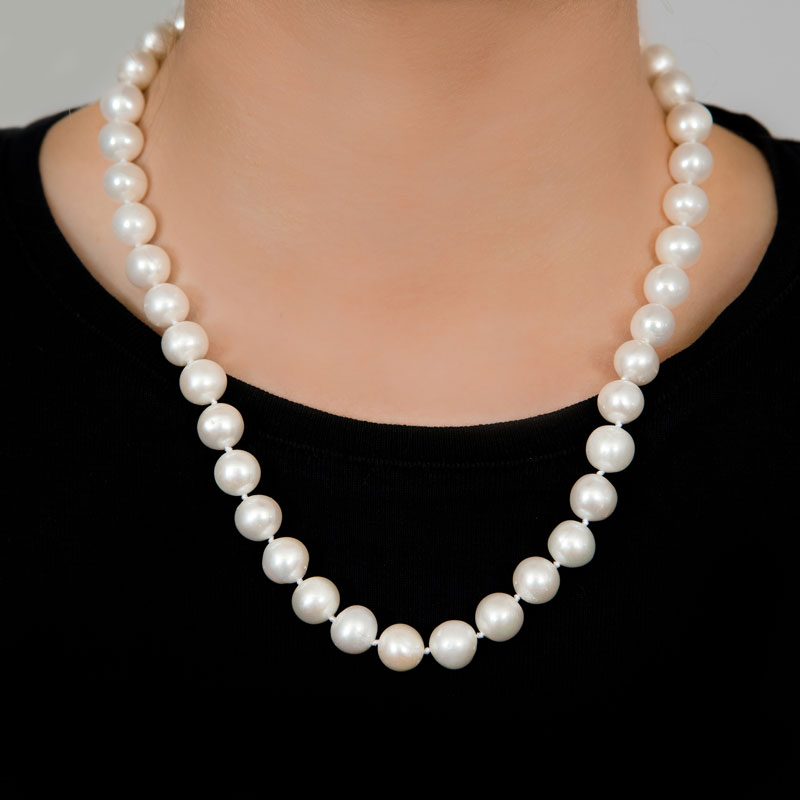 The Classic 18 Large Pearl Necklace 2