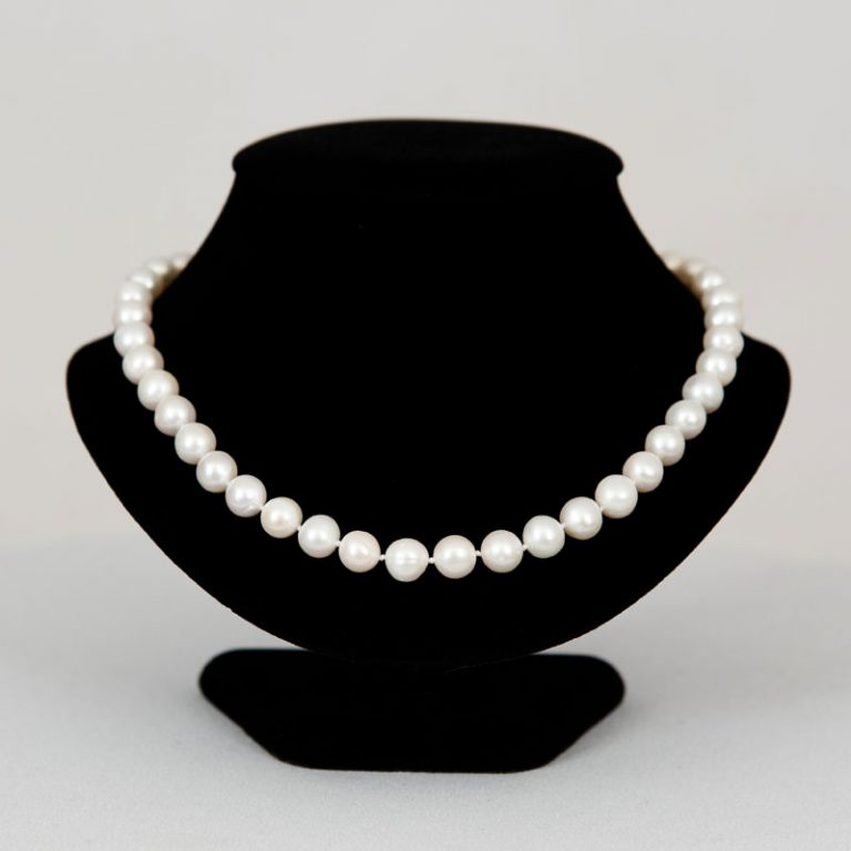 Classic 18" Pearl necklace