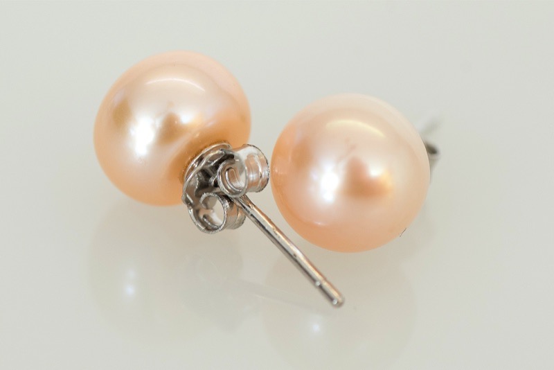 Peach stud earrings 11 mm