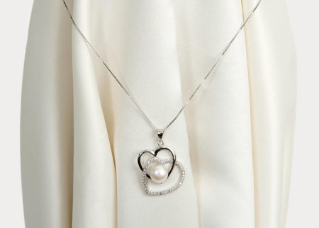 Silver heart and pearl pendant
