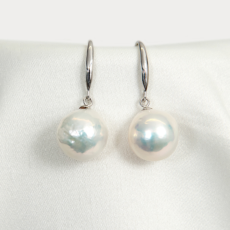 Fashion baroque pearl earrings