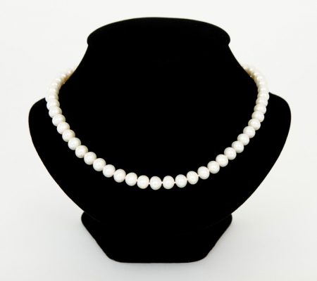 Pearl necklace 18