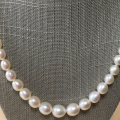 Graduated pearl necklace